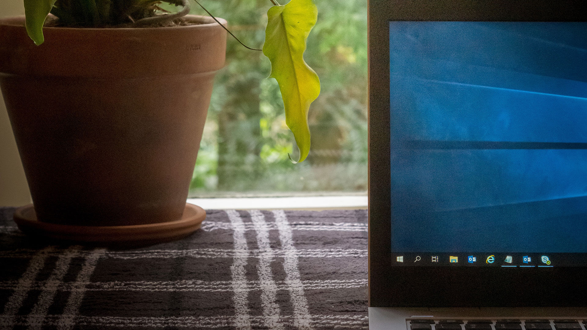 How to Hide the Clock from the Windows Taskbar